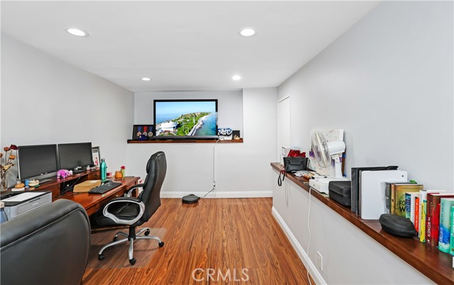 3751 Prestwick Drive, Los Angeles CA: https://media.crmls.org/medias/d28940dd-63b2-42dc-8d0f-2430fe9731e9.jpg