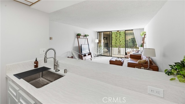 2601 E Ocean Boulevard, Long Beach CA: https://media.crmls.org/medias/d2898d70-cc1a-4514-9a68-e65de6834ee7.jpg