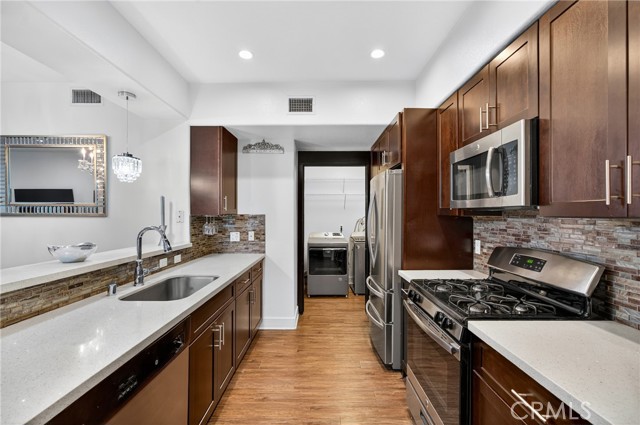 24585 Town Center Drive, Valencia CA: https://media.crmls.org/medias/d28aa3a7-ef93-4ce4-ad94-ff51c0007406.jpg