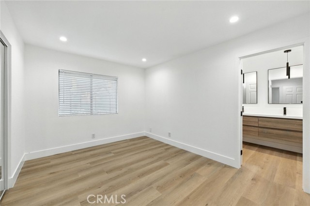 21720 Hart Street, Canoga Park CA: https://media.crmls.org/medias/d28ac811-5a11-4695-9b67-78135e65c3db.jpg