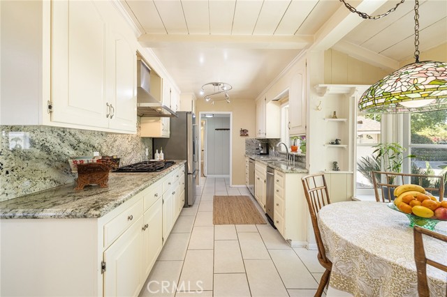 8841 White Oak Avenue, Sherwood Forest CA: https://media.crmls.org/medias/d28b0bad-4d42-492d-8216-bc1c0f268eac.jpg