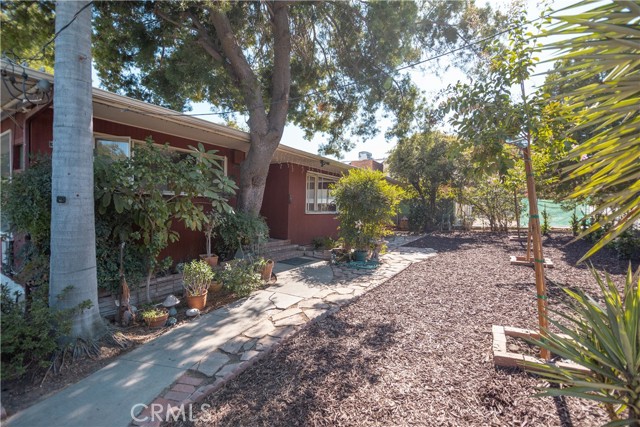 318 E Laurel Avenue, Sierra Madre CA: https://media.crmls.org/medias/d28cfa34-1577-420c-98bb-f083b7f5f2b3.jpg