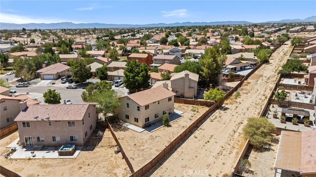 https://media.crmls.org/medias/d28d5fd5-57fd-4710-8dea-70825c6c5b3c.jpg?preset=X-Large