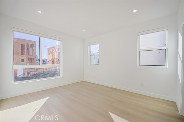 2200 Thurman Avenue, Los Angeles CA: https://media.crmls.org/medias/d28daba3-ebcc-4d2b-99d9-aead46c5c0fa.jpg