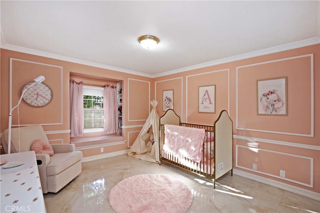https://media.crmls.org/medias/d28e14ee-c29b-4857-9089-e32162e71003.jpg?preset=X-Large