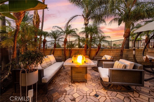 Detail Gallery Image 2 of 31 For 8482 Deepview Dr, Huntington Beach,  CA 92646 - 4 Beds | 3 Baths