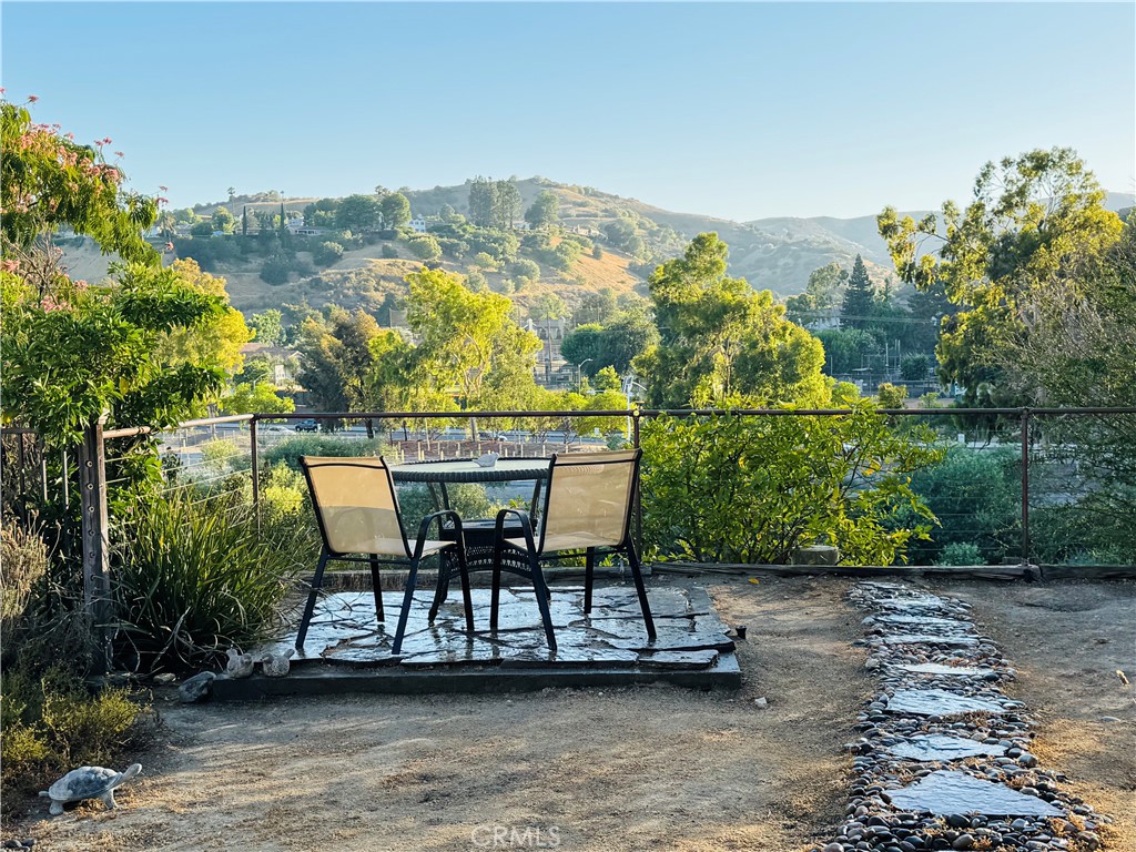 https://media.crmls.org/medias/d28ecfbf-f719-4c32-8c24-dd2c476d2298.jpg?preset=X-Large