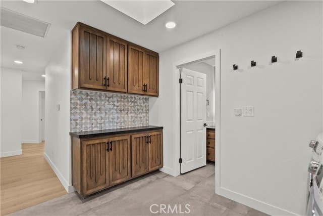 Image 18 of 35 For 25072 Atwood