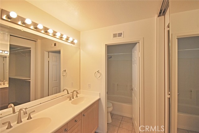 Detail Gallery Image 16 of 23 For 27153 Manor Cir, Valencia,  CA 91354 - 3 Beds | 2/1 Baths