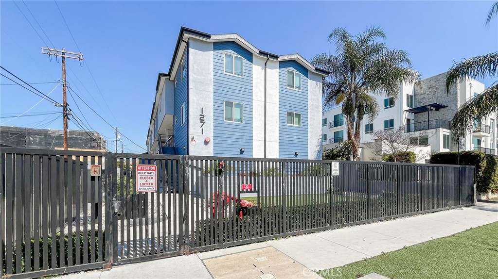 1271 W 39th Place, Los Angeles, CA 90037