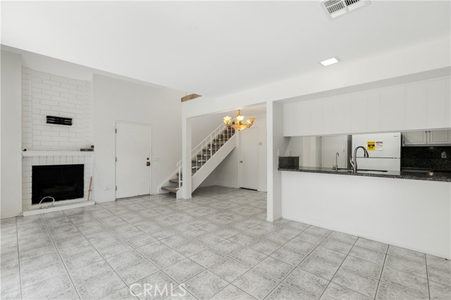 Detail Gallery Image 8 of 39 For 1693 S Heritage Cir, Anaheim,  CA 92804 - 3 Beds | 2 Baths