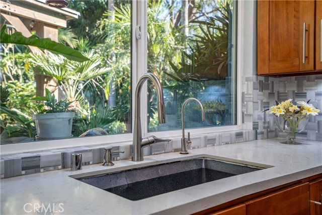 Detail Gallery Image 17 of 59 For 4835 Nob Hill Dr, Los Angeles,  CA 90065 - 3 Beds | 2 Baths