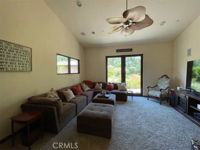 Detail Gallery Image 16 of 39 For 2701 Barrymore Dr, Malibu,  CA 90265 - 3 Beds | 3/1 Baths