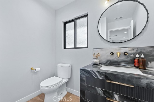 Detail Gallery Image 16 of 59 For 1707 10th St, Manhattan Beach,  CA 90266 - 4 Beds | 2/2 Baths