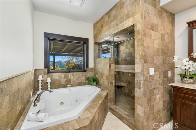 Detail Gallery Image 24 of 65 For 29732 Arroyo Oak Ln, Castaic,  CA 91384 - 5 Beds | 5 Baths