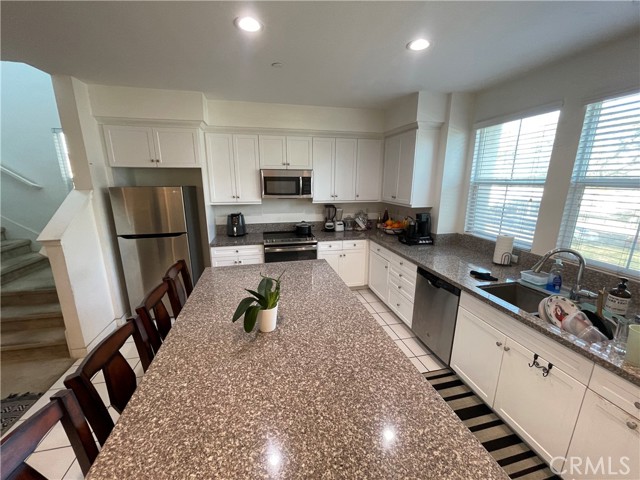 Detail Gallery Image 13 of 26 For 1410 N Harbor #1,  Santa Ana,  CA 92703 - 4 Beds | 3/1 Baths