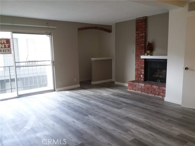 Detail Gallery Image 3 of 16 For 21219 Roscoe Bld #215,  Canoga Park,  CA 91304 - 2 Beds | 1/1 Baths