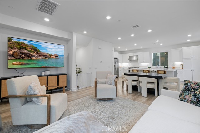 Detail Gallery Image 9 of 71 For 26799 Keystone Loop, Valencia,  CA 91381 - 3 Beds | 3 Baths