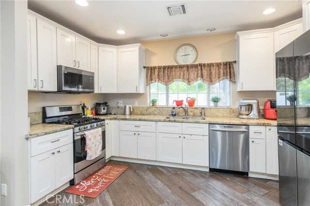 18948 Lassen Street, Northridge CA: https://media.crmls.org/medias/d2973658-bf9f-4ee0-ac20-045e836feb7e.jpg