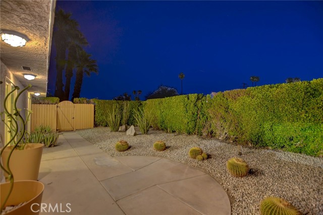 Detail Gallery Image 8 of 59 For 657 S Mountain View Dr, Palm Springs,  CA 92264 - 5 Beds | 5 Baths