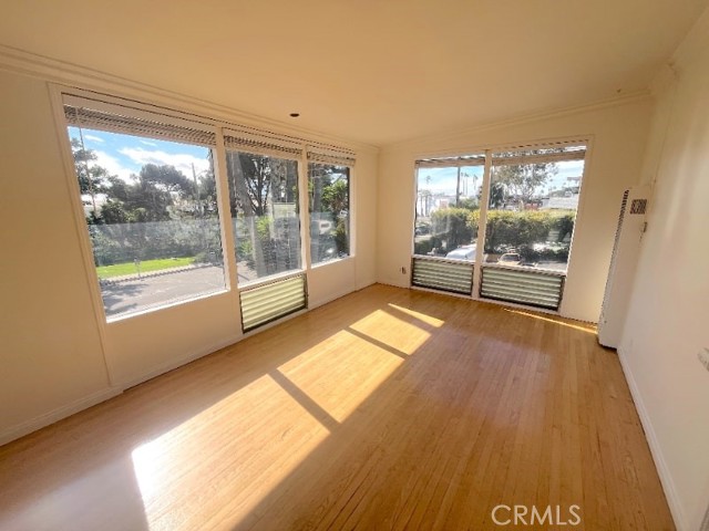 Detail Gallery Image 2 of 35 For 250 Cliff Dr #14,  Laguna Beach,  CA 92651 - 1 Beds | 1 Baths