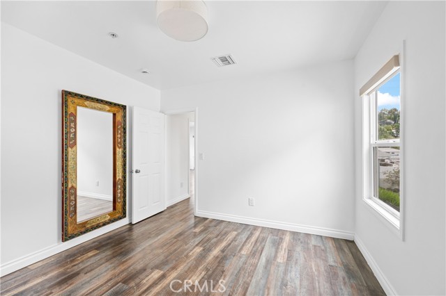 Detail Gallery Image 12 of 18 For 2211 Hyperion Ave, Los Angeles,  CA 90027 - 2 Beds | 1 Baths