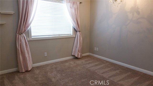 33953 Lily Road, Yucaipa CA: https://media.crmls.org/medias/d29a84b5-c5c5-4fea-a845-fd05ca6be89e.jpg