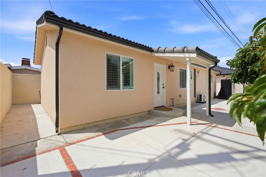 https://media.crmls.org/medias/d29a8c4a-902c-4612-8236-7fc0bfd5ce2b.jpg?preset=X-Large