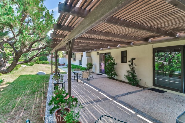 9845 Encino Avenue, Northridge CA: https://media.crmls.org/medias/d29a8cd7-0316-4de5-91b8-069e67be6cbb.jpg