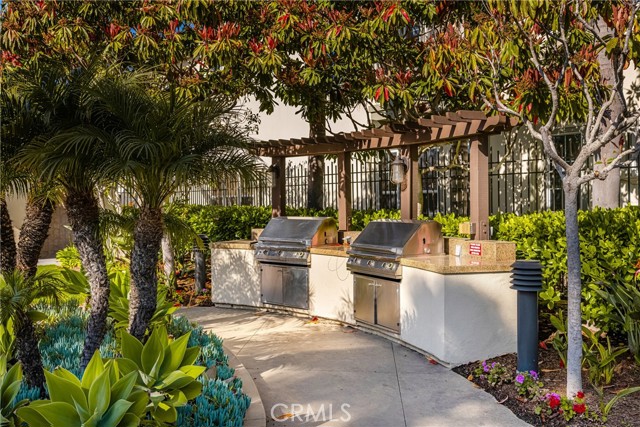 21270 Elda Cir, Huntington Beach CA: https://media.crmls.org/medias/d29afd81-84ed-47ac-858f-e2fd8bfbec47.jpg