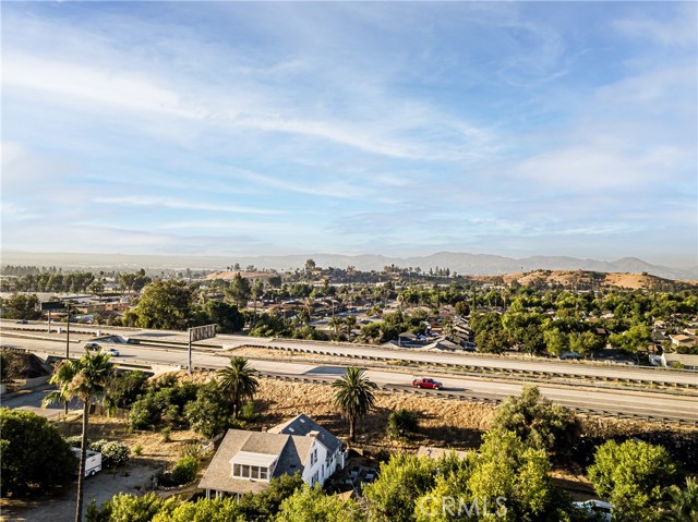 2983 N Alameda Avenue, San Bernardino CA: https://media.crmls.org/medias/d29bdc65-334e-4c38-95b4-4d69d46faf9e.jpg