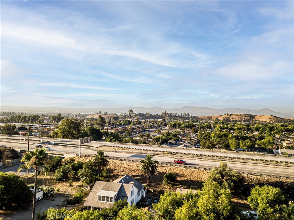 https://media.crmls.org/medias/d29bdc65-334e-4c38-95b4-4d69d46faf9e.jpg?preset=X-Large