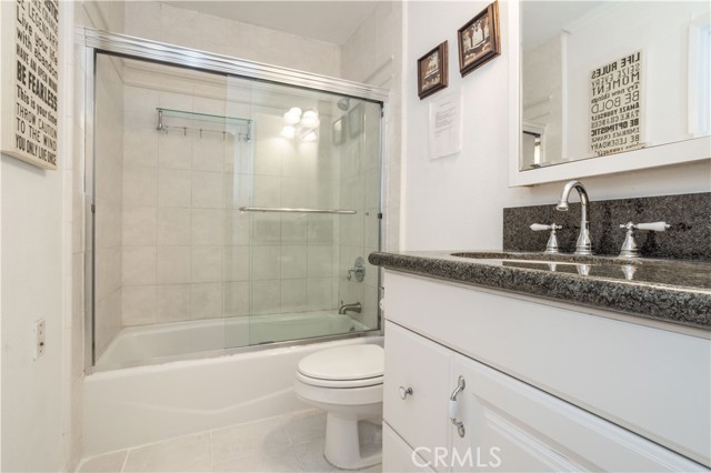 Detail Gallery Image 13 of 21 For 7560 Corbin Ave #4,  Reseda,  CA 91335 - 3 Beds | 2 Baths