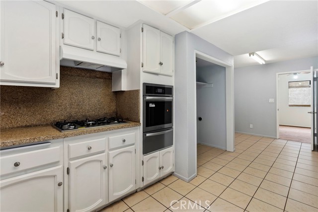 Detail Gallery Image 9 of 27 For 7625 Reseda Bld #104,  Reseda,  CA 91335 - 3 Beds | 2 Baths
