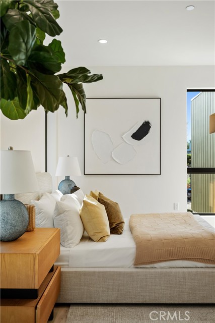 10840 Queensland, Los Angeles CA: https://media.crmls.org/medias/d29d9fb1-1131-40a0-a725-77642caea759.jpg