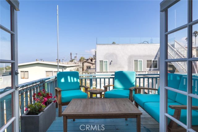 1145 1st Street, Hermosa Beach, California 90254, 3 Bedrooms Bedrooms, ,2 BathroomsBathrooms,Residential,Sold,1st,SB23174061