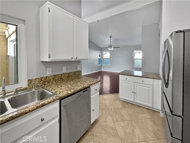 Detail Gallery Image 12 of 21 For 1186 Express Cir, Colton,  CA 92324 - 3 Beds | 2 Baths