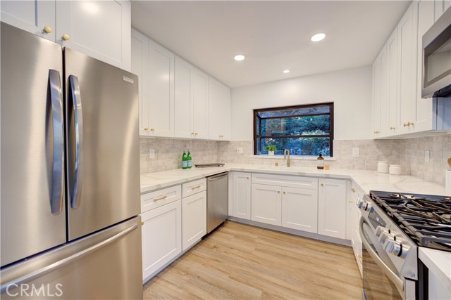 Detail Gallery Image 3 of 22 For 953 Sheffield St, Cambria,  CA 93428 - 4 Beds | 3 Baths
