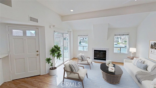 Detail Gallery Image 3 of 37 For 137 Corsica Dr, Newport Beach,  CA 92660 - 2 Beds | 1 Baths