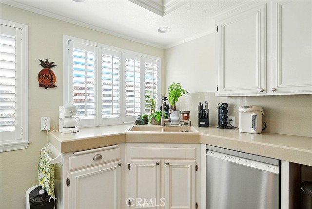 6322 Riviera Cir., Long Beach CA: https://media.crmls.org/medias/d29f3d5f-0a89-43de-a602-ac2d9e692428.jpg