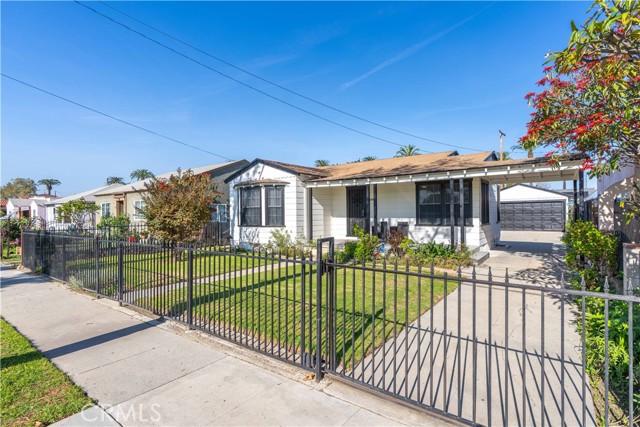 Detail Gallery Image 4 of 41 For 3155 Lynwood Rd, Lynwood,  CA 90262 - 3 Beds | 1 Baths