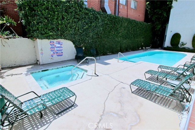 17914 Magnolia Boulevard, Encino CA: https://media.crmls.org/medias/d2a12633-fab1-46eb-806b-b21207041bbf.jpg