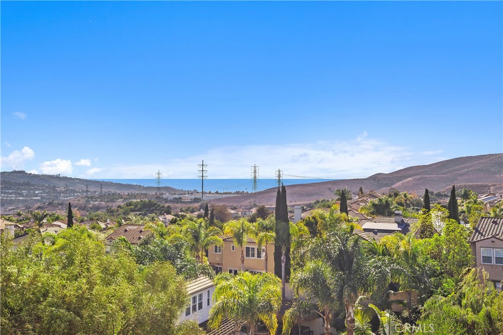 https://media.crmls.org/medias/d2a18a64-a274-4d8d-a99b-31caab24ee0e.jpg?preset=X-Large