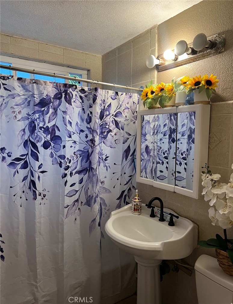 https://media.crmls.org/medias/d2a24de3-2409-4d53-b91d-133bd15777ed.jpg?preset=X-Large