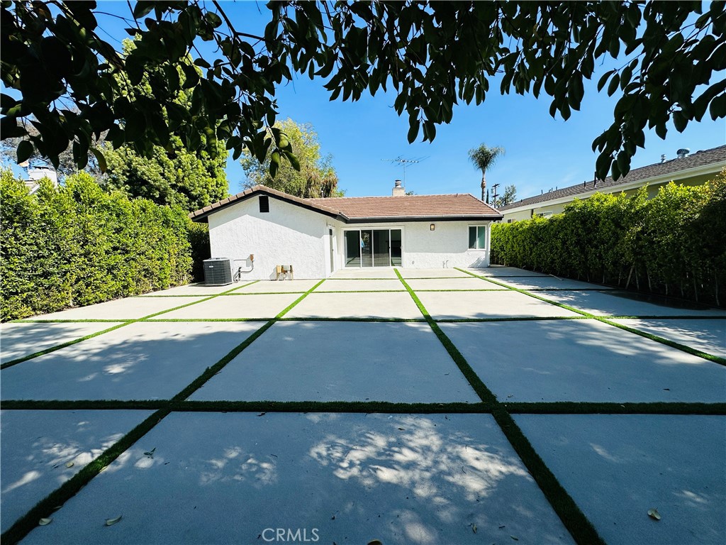 https://media.crmls.org/medias/d2a2b0fe-0615-4d3d-8260-df3355a93938.jpg?preset=X-Large