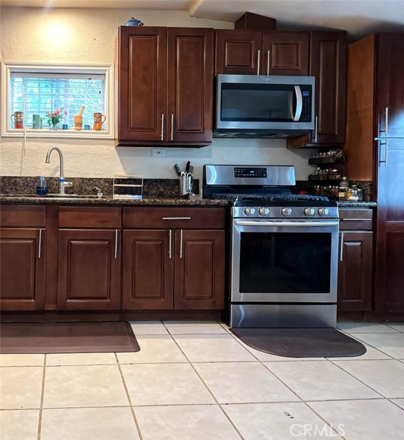 14748 Randall Avenue, Fontana CA: https://media.crmls.org/medias/d2a38505-476d-479c-a9a3-4f3fc5b64aa1.jpg