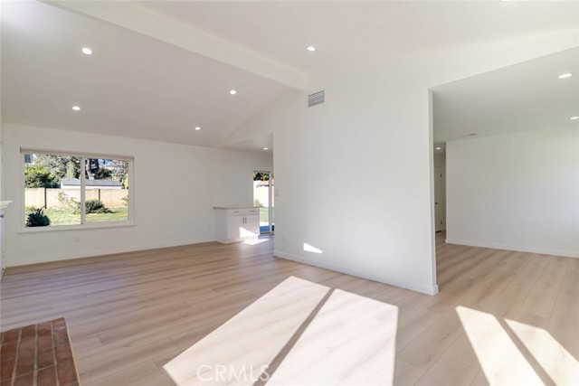 Detail Gallery Image 4 of 30 For 9551 Gierson Ave, Chatsworth,  CA 91311 - 3 Beds | 2 Baths