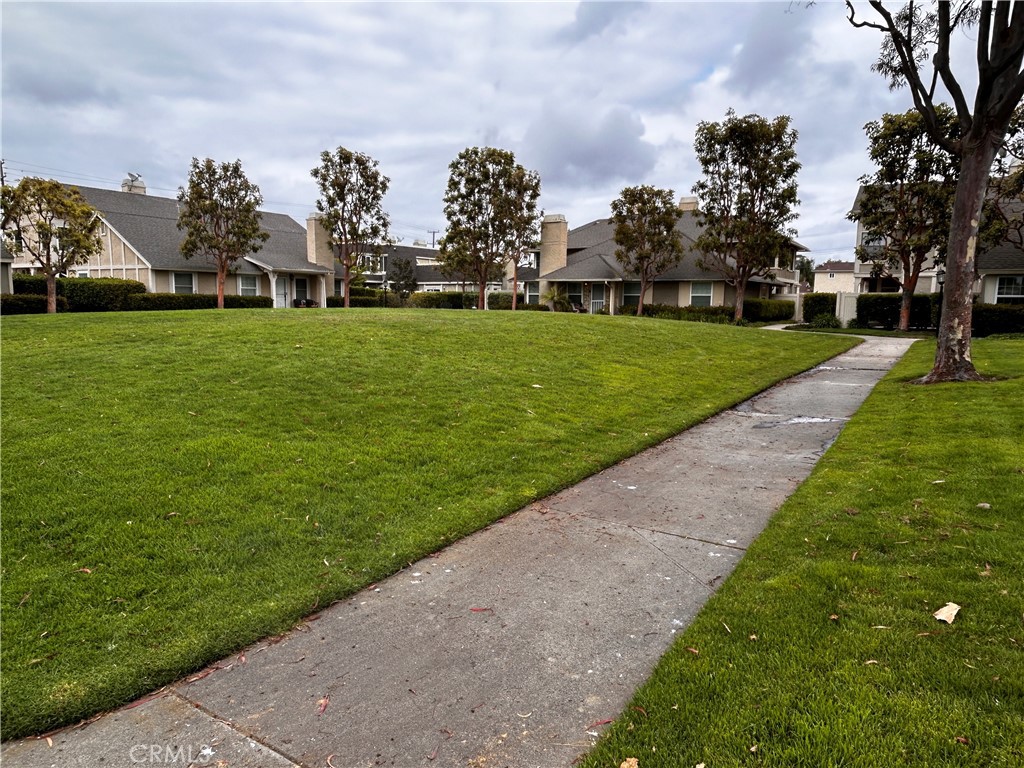 MLS #OC25113624 img 1