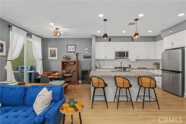 Detail Gallery Image 4 of 53 For 31541 Calle Canto, Temecula,  CA 92592 - 3 Beds | 2/1 Baths