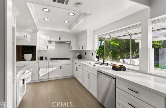 Detail Gallery Image 12 of 37 For 9882 Kings Canyon, Huntington Beach,  CA 92646 - 4 Beds | 2/1 Baths